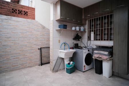 Casa à venda com 180m², 3 quartos e 4 vagasÁrea de Serviço