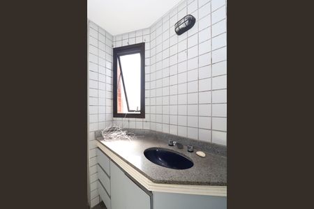 Apartamento à venda com 103m², 1 quarto e 2 vagas Apartamento à venda com 103m², 1 quarto e 2 vagasBanheiro da Suíte