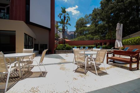 Apartamento à venda com 103m², 1 quarto e 2 vagas Apartamento à venda com 103m², 1 quarto e 2 vagasPiscina