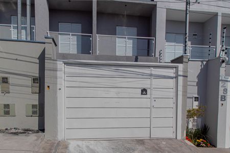 Casa à venda com 80m², 2 quartos e 2 vagasFachada