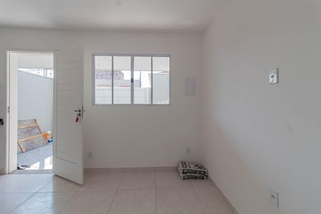 Casa à venda com 80m², 2 quartos e 2 vagasSala