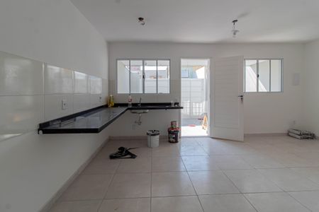 Casa à venda com 80m², 2 quartos e 2 vagasCozinha e Área de Serviço