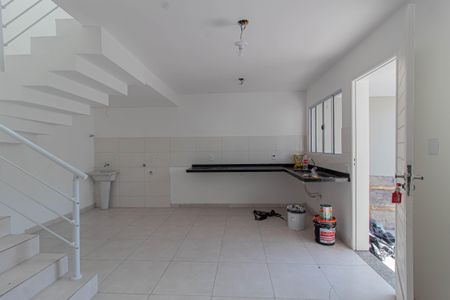 Casa à venda com 80m², 2 quartos e 2 vagasCozinha e Área de Serviço