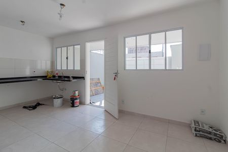 Casa à venda com 80m², 2 quartos e 2 vagasSala