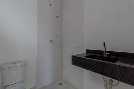Casa à venda com 80m², 2 quartos e 2 vagasBanheiro da Suite 2