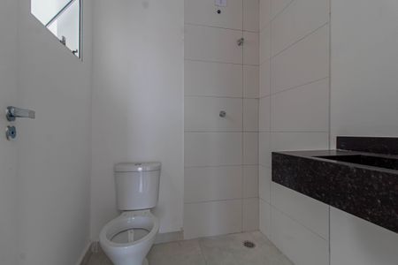 Casa à venda com 80m², 2 quartos e 2 vagasBanheiro da Suite 2