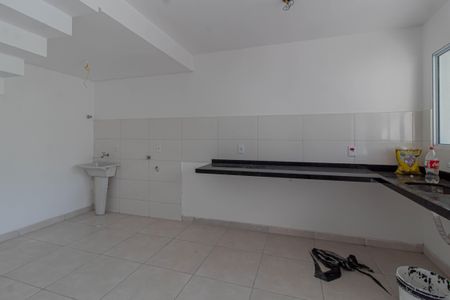 Casa à venda com 80m², 2 quartos e 2 vagasCozinha e Área de Serviço