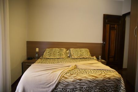 Casa à venda com 200m², 3 quartos e 2 vagasSuíte