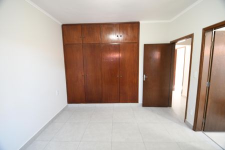 Casa à venda com 130m², 3 quartos e 3 vagasQuarto 3 - Suíte