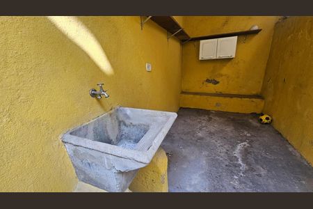 Casa à venda com 80m², 2 quartos e 1 vaga