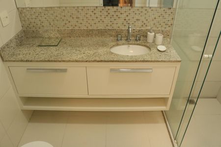 Apartamento para alugar com 160m², 4 quartos e 3 vagasBanheiro da Suíte 2