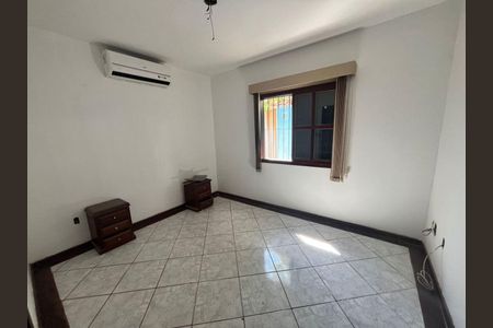 Casa à venda com 3 quartos, 224m² em Engenho do Mato, Niterói