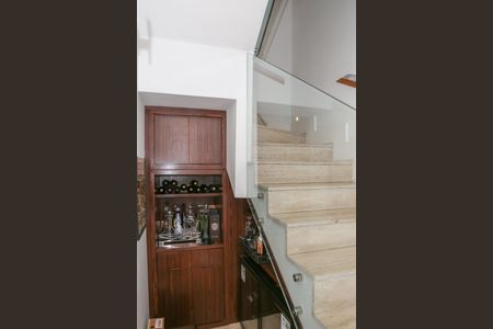 Apartamento à venda com 310m², 4 quartos e 4 vagasEscada