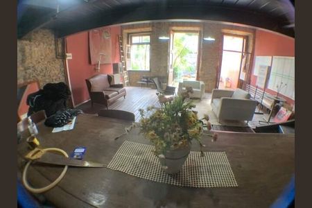 Casa à venda com 234m², 5 quartos e sem vaga