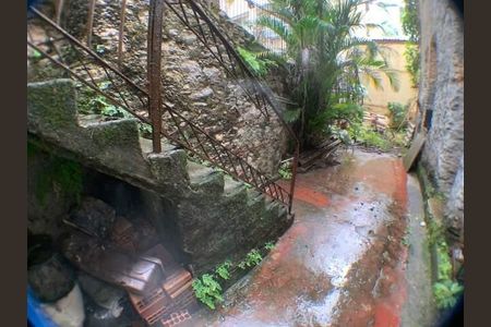 Casa à venda com 234m², 5 quartos e sem vaga