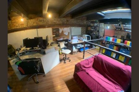 Casa à venda com 234m², 5 quartos e sem vaga