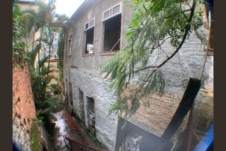 Casa à venda com 234m², 5 quartos e sem vaga