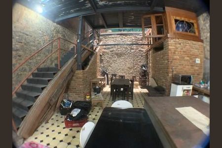 Casa à venda com 234m², 5 quartos e sem vaga