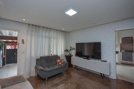 Casa à venda com 86m², 2 quartos e 2 vagasSala