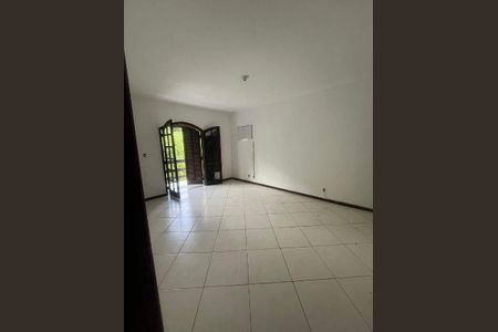 Casa à venda com 229m², 4 quartos e 2 vagas