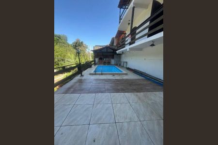Casa à venda com 229m², 4 quartos e 2 vagas