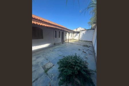 Casa à venda com 229m², 4 quartos e 2 vagas