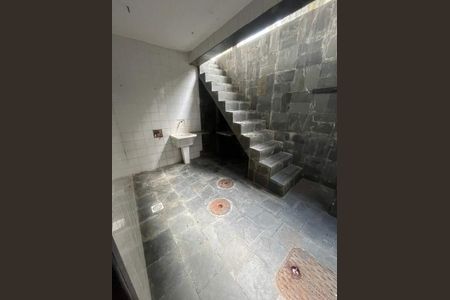 Casa à venda com 229m², 4 quartos e 2 vagas