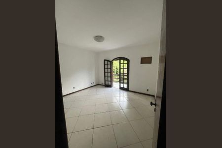 Casa à venda com 229m², 4 quartos e 2 vagas