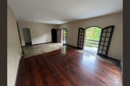 Casa à venda com 229m², 4 quartos e 2 vagas