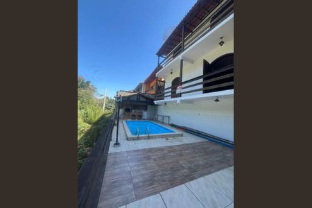 Casa à venda com 229m², 4 quartos e 2 vagas