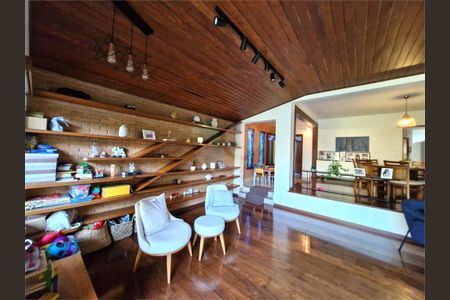 Casa à venda com 349m², 4 quartos e 2 vagas