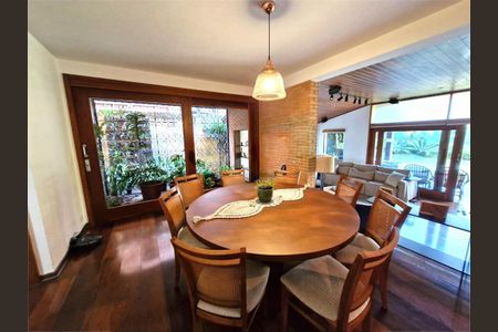 Casa à venda com 349m², 4 quartos e 2 vagas