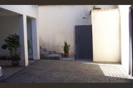 Casa à venda com 166m², 3 quartos e 8 vagas