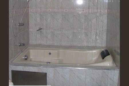 Casa à venda com 166m², 3 quartos e 8 vagas