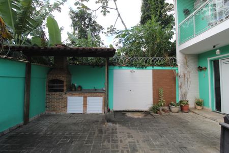 Casa de condomínio à venda com 140m², 4 quartos e sem vagaChurrasqueira