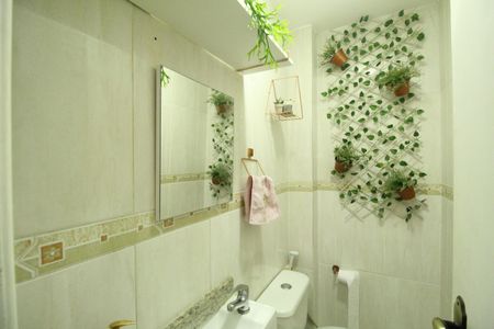 Casa de condomínio à venda com 140m², 4 quartos e sem vagaLavabo