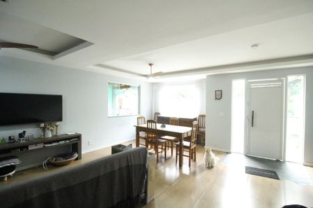 Casa de condomínio à venda com 140m², 4 quartos e sem vagaSala