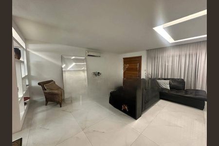 Casa à venda com 375m², 5 quartos e 1 vaga