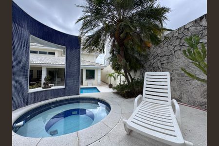 Casa à venda com 612m², 5 quartos e 4 vagasÁrea externa