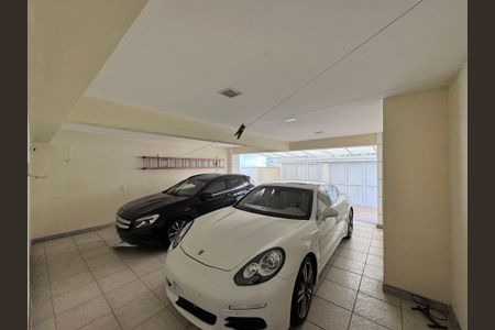Casa à venda com 612m², 5 quartos e 4 vagasGaragem