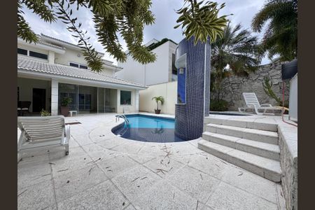 Casa à venda com 612m², 5 quartos e 4 vagasÁrea externa