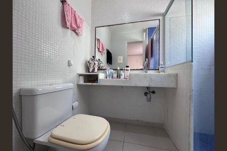 Casa à venda com 612m², 5 quartos e 4 vagasSuíte 1 - Banheiro