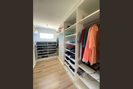 Casa à venda com 612m², 5 quartos e 4 vagasSuíte 5 - Closet