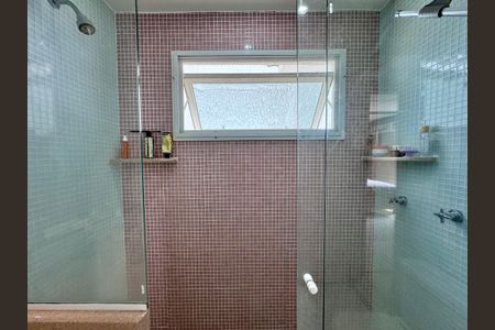 Casa à venda com 612m², 5 quartos e 4 vagasSuíte 4 - Banheiro