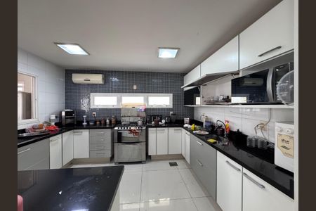 Casa à venda com 612m², 5 quartos e 4 vagasCozinha