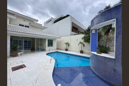 Casa à venda com 612m², 5 quartos e 4 vagasÁrea externa