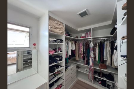 Casa à venda com 612m², 5 quartos e 4 vagasSuíte 4 - Closet