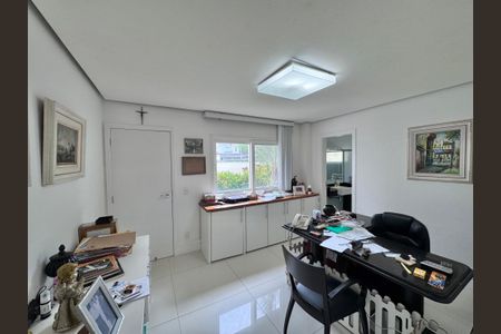 Casa à venda com 612m², 5 quartos e 4 vagasSuíte 3