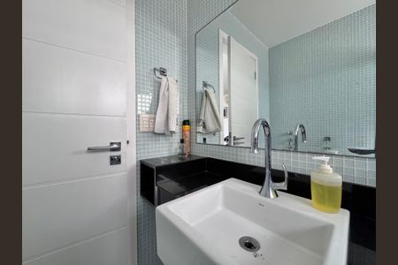 Casa à venda com 612m², 5 quartos e 4 vagasSuíte 3 - Banheiro