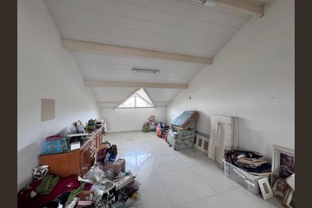 Casa à venda com 612m², 5 quartos e 4 vagasSótão